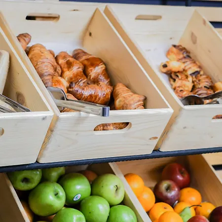 Ibis 2* Жерона