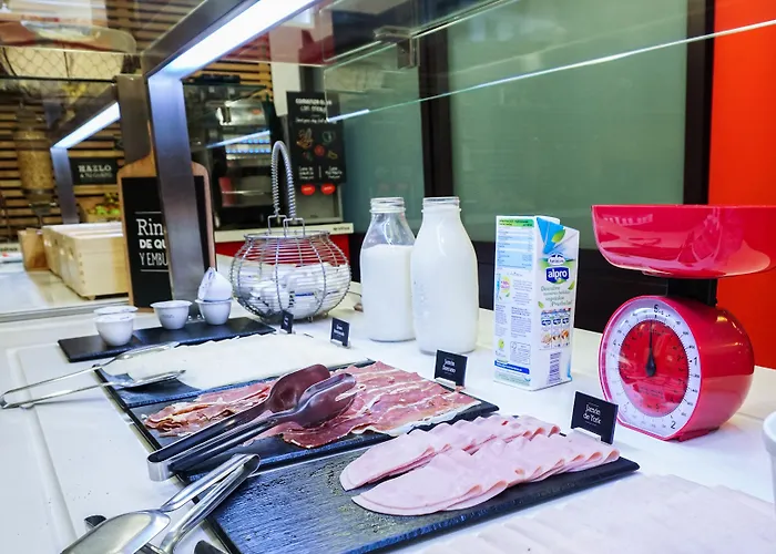 赫罗纳宜必思酒店 2*