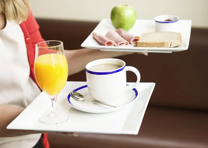 赫罗纳宜必思酒店 酒店