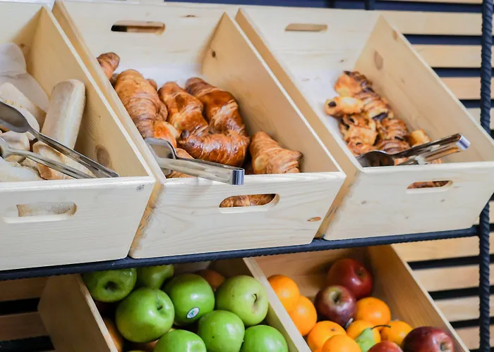 赫罗纳宜必思酒店 2* 赫罗纳