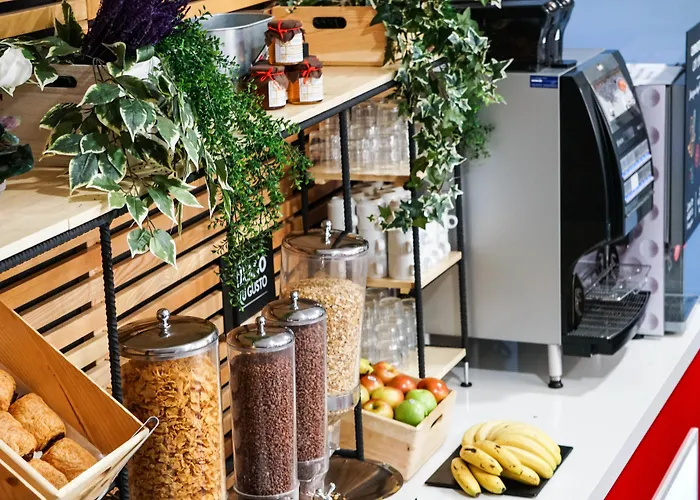 赫罗纳宜必思酒店 酒店 2*