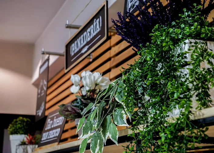 赫罗纳宜必思酒店 酒店