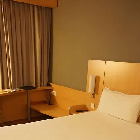 Ibis Hotel 2*