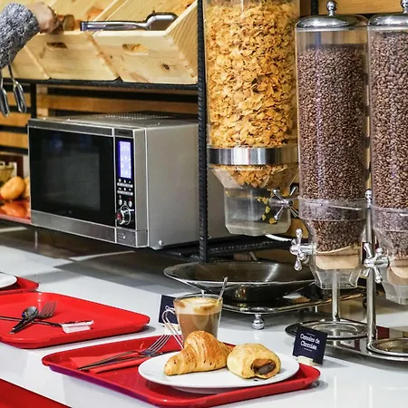 Ibis Ξενοδοχείο Χιρόνα