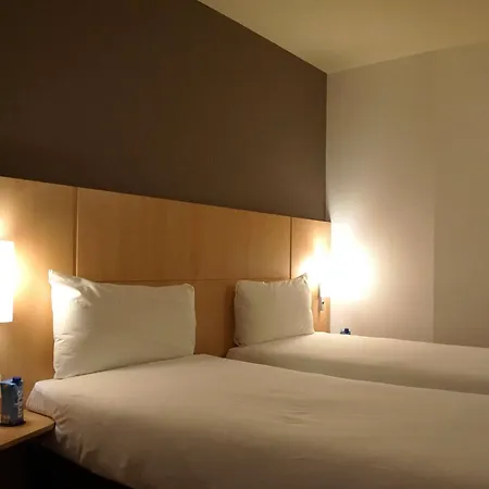 Ibis Hotel 2*