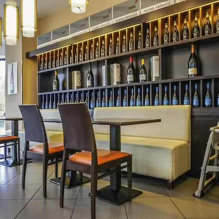Ibis Hotel 2*