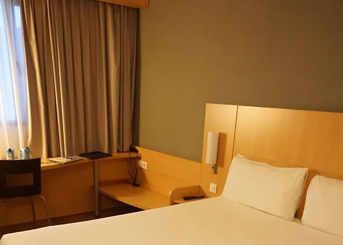 Ibis Готель Жерона